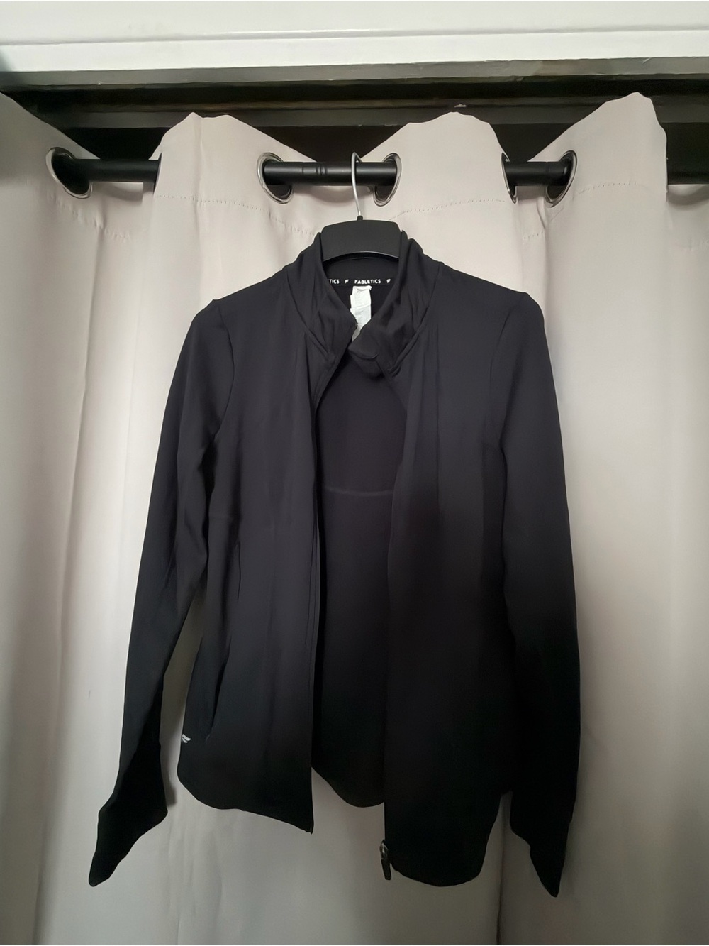 Fabletics Black Full Zip Athletic Jacket Womenโs XL Lightweight Zip Pocket